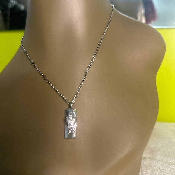 none Jewelry - Elegant Silver Necklace by Tiffany & Co.